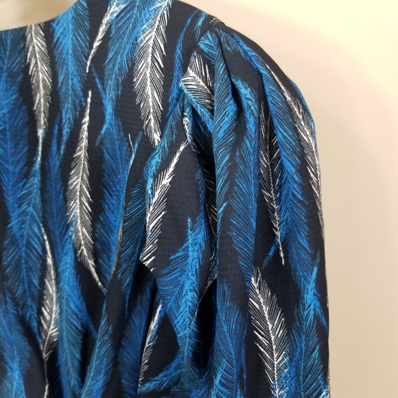 HAPPYxNATURE Alpha Feather-Print Crepe Wrap - Picture 10 of 12